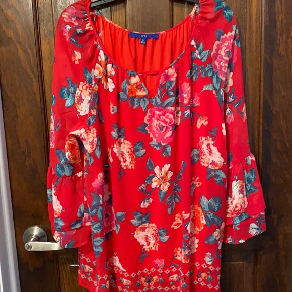 Apt. 9 Tops - Apt.9 women’s floral blouse.